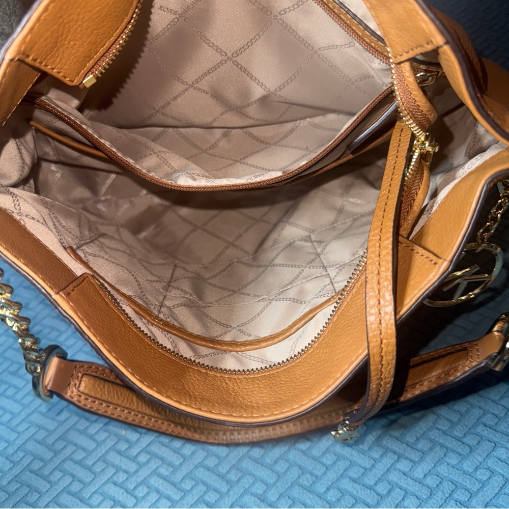 Michael Kors Camel Leather Hobo Bag with Chain Strap looks new med large - Picture 6 of 7